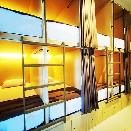 Fora Capsule Hostel Tuban Kuta Lombok Buitenkant foto