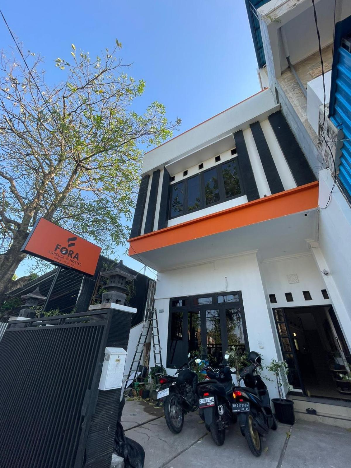 Fora Capsule Hostel Tuban Kuta Lombok Buitenkant foto