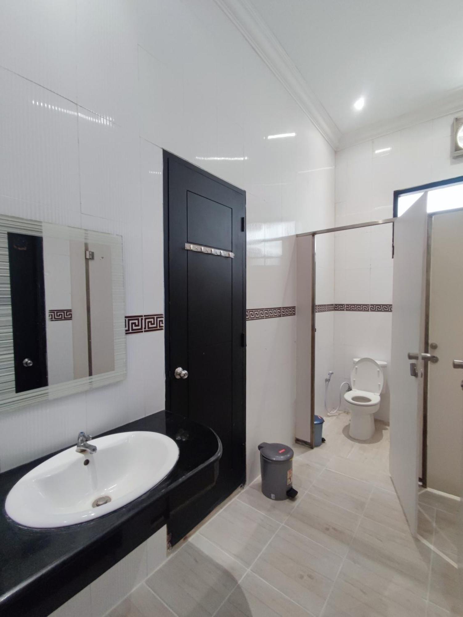 Fora Capsule Hostel Tuban Kuta Lombok Buitenkant foto
