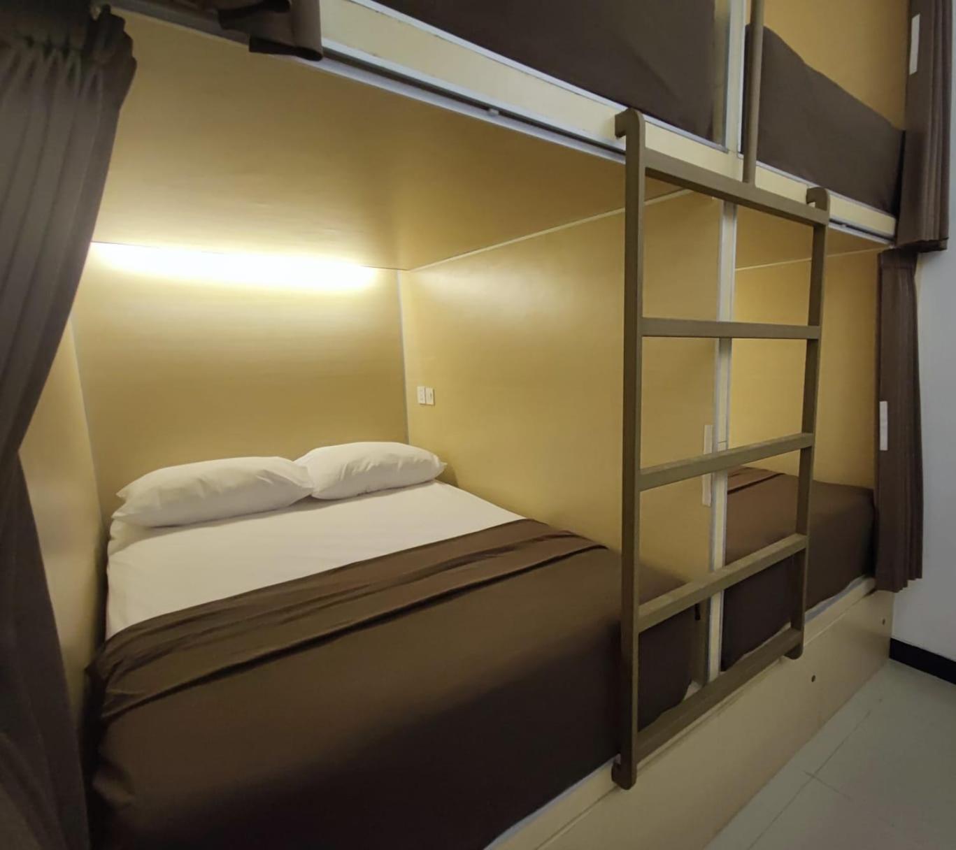 Fora Capsule Hostel Tuban Kuta Lombok Buitenkant foto